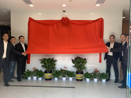 智能营业厅建设取得突破希望，，南网第一无人自助营业厅揭牌